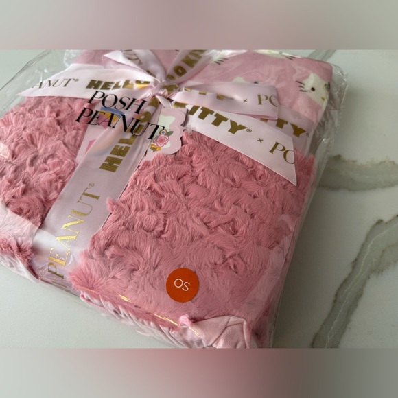 Posh Peanut Hello Kitty Minky Ruffled Luxette Patoo Blanket Pastel Pink NIB - Picture 3 of 9